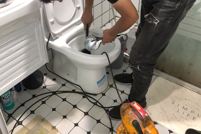 淄川马桶堵塞自己疏通还是找师傅?专业上门服务让你省时更省心